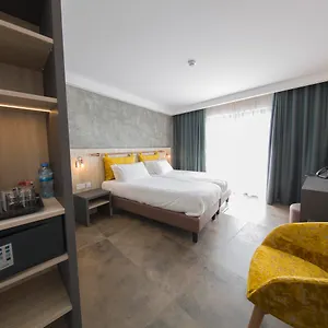 https://ivy-hotel.hotelssaintjulians.com